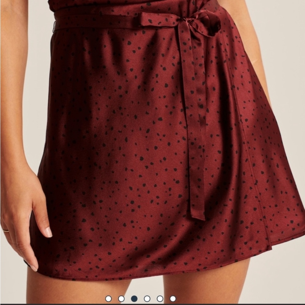 Abercrombie & Fitch Satin Wrap Mini Skirt (Burgundy Pattern) (Size S) (NWT)